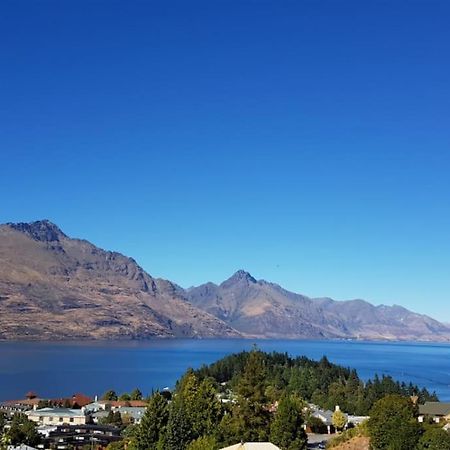 Stunning Home With Amazing Wakatipu Lake Views Queenstown Eksteriør billede