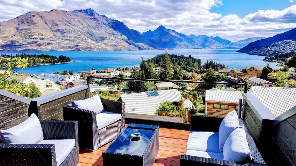 Stunning Home With Amazing Wakatipu Lake Views Queenstown Eksteriør billede