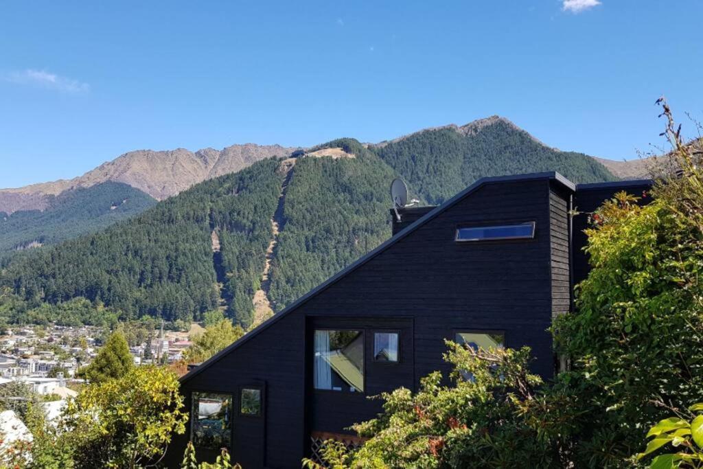 Stunning Home With Amazing Wakatipu Lake Views Queenstown Eksteriør billede